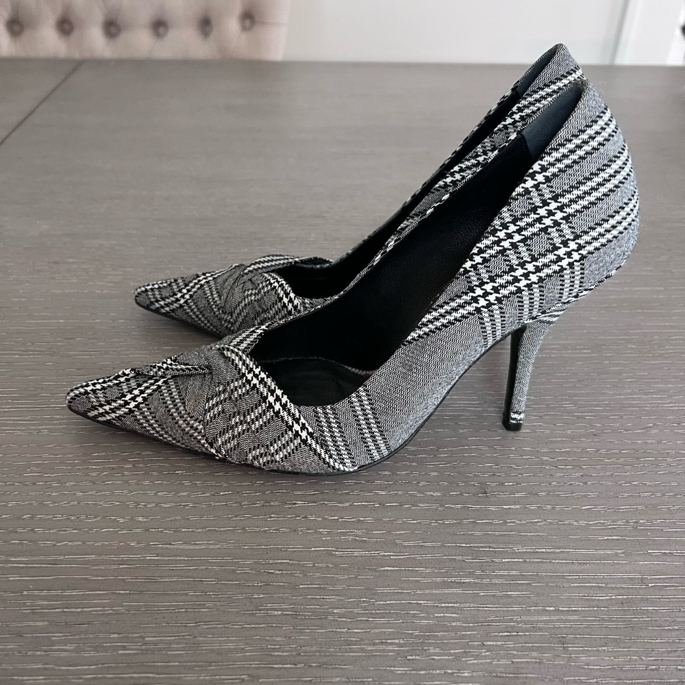 Elegant Gray Maje Plaid Women's Heels size 8.